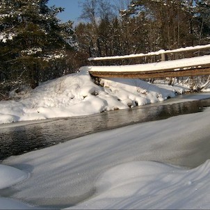 Mostek přez Křemelnou, Mostek přez Křemelnou severně od Prášil.