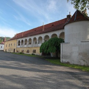 zámek, v Mokrosukách