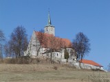 Kostel, dominanta kraje. Původně s klášterem.
