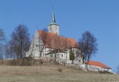 Kostel, dominanta kraje. Původně s klášterem.