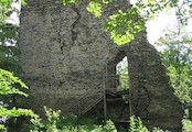 Z bývalého hradu zbylo jen pár zdí....