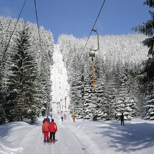 Vleky na vrchol Špičáku, Pohled na vrchol Špičáku z lyžařského vleku