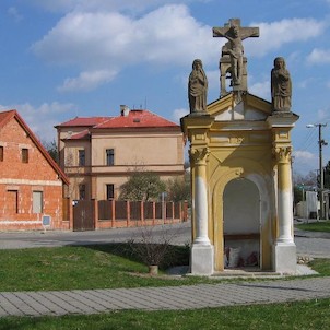 Radčice - náves s kapličkou