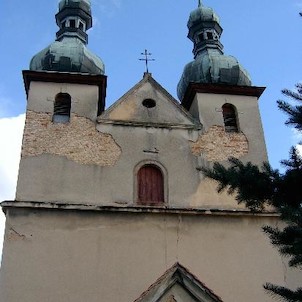 Průčelí kostela