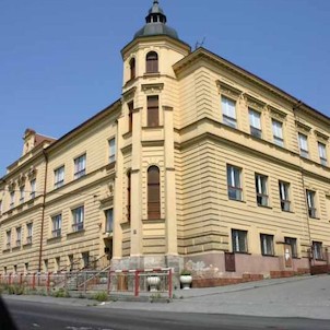 budova školy z roku 1894