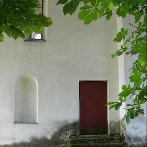 Severní vstup do kostela