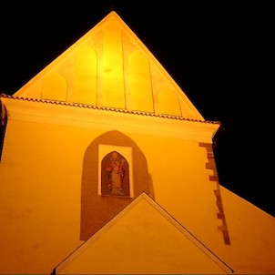 Průčelí kostela