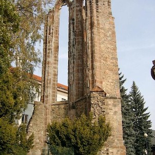 Troska presbytáře gotického klášterního kostela minoritů, troska presbytáře gotického klášterního kostela minoritů na Karlově