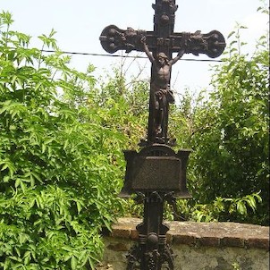 Měchnov, kostel s přilehlý hřbitov