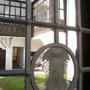Detail vchodové brány