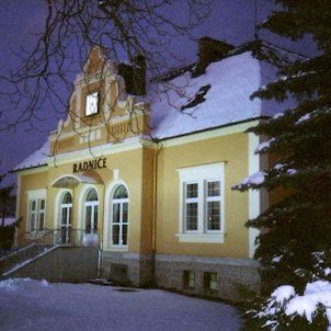 radnice v zimě