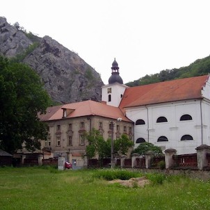 Kostel a Svatojánská kolej
