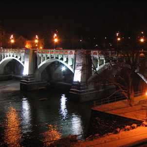 Noční Masarykův most
