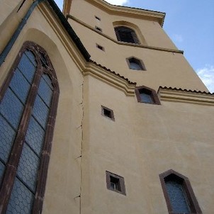 Zámecká kaple, Zámecká kaple sv. Vojtěcha byla vystavěna Jaroslavem Smiřickým v letech 1568-9 v místě původního opevnění. V 90. letech tohoto století byla rekonstruována.