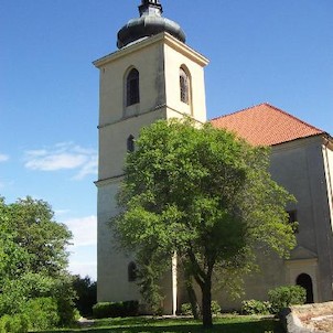 kaple sv. Vojtěcha, Součástí zámku je kaple sv. Vojtěcha.