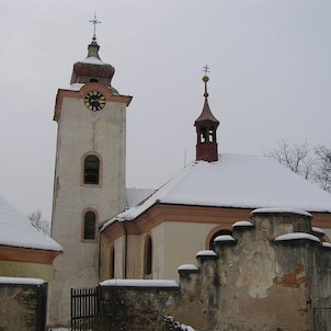 Kostel-pohled od bývalé školy