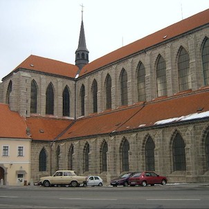 Katedrála Nanebevzetí Panny Marie, Byla prvním kostelem katedrálního typu nejen v českých zemích, ale i ve velké části střední Evropy.