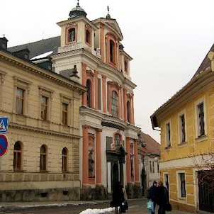 Kostel Sv. Jana Nepomuckého od Rejskova náměstí