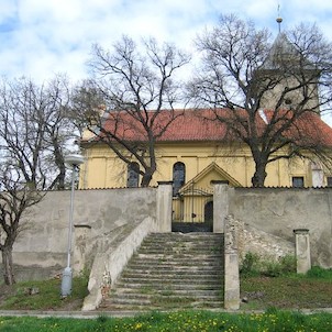 Kostel sv. Jakuba Většího, Hlavní vchod do areálu kostela