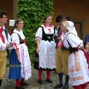 Trachtenträger vor dem Tanz