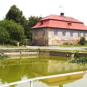 Fara, první škola jednotřídka