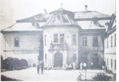 Zámek-hlavni vstupni dveře