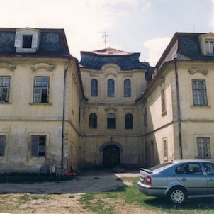 Luštěnice - zámek - dvorní trakt