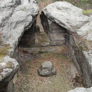 světnice a pozůstatek sloupu