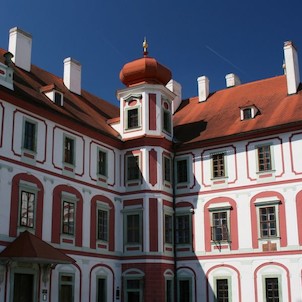 Nádvoří zámku v Mnichově Hradišti