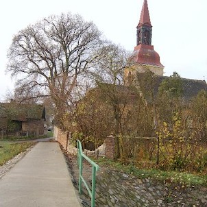 Kostel od severu, Pohled z cyklistické stezky Nymburk - Kovanice - Poděbrady.