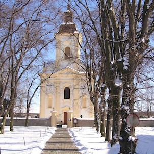 Kostel - západní pohled