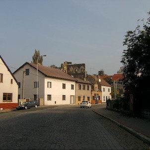 Gotický hrad v Říčanech, Gotický hrad v říčanské zástavbě