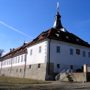 Pohled na zámek od řeky Berounky, Zámek Dobřichovice