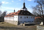 Pohled ná zámek z mostu přes Berounku, Zámek Dobřichovice