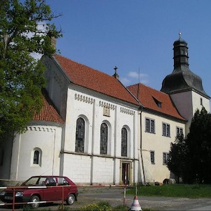 Dolní Břežany, zámek