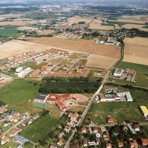 Letecký pohled - za rybníkem