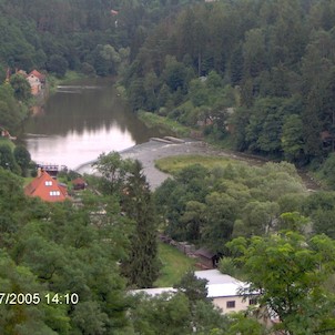 Pohled z mostu na řeku Sázavu