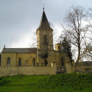 Kostel ve vesničce Karlík