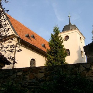 Levý Hradec, Protože hradiště bylo významným střediskem kmene Čechů a sídlem kmenových knížat, nechal kníže Bořivoj po svém obrácení na křesťanskou víru právě zde kolem roku 880 postavit první křesťanský kostel v Čechách. Původní jádro kostela, zasvěcenéh