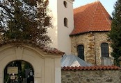 Kostel se základy rotundy, Slovanské hradiště z 9. století - v gotickém kostele základy Bořivojovy rotundy z 9. století.