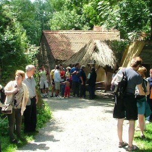 Na hradě Okoři