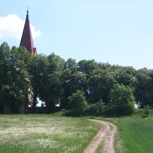 kostel v Hluboši