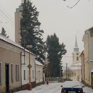Prokopská ulice, V popředí Sbor Mistra Jakoubka ze Stříbra a v dáli kostel Sv.Vojtěcha - Březové Hory v Příbrami.