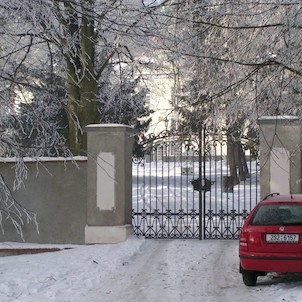 zámek v Zalužanech
