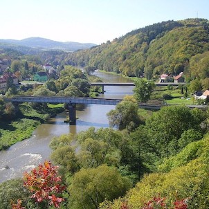 Pohled na Berounku a Roztoky u Křivoklátu z vyhlíd