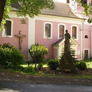Kostel v centru Zbečna