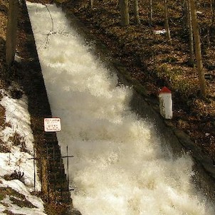 Kamenička, přepad přehrady