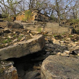 Hradiště, balvany na vrcholu