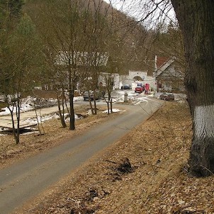 Bezručovo údolí, příjezdová cesta k prvnímu mlýnu