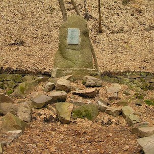 Bezručovo údolí, pomník Petru Bezručovi
